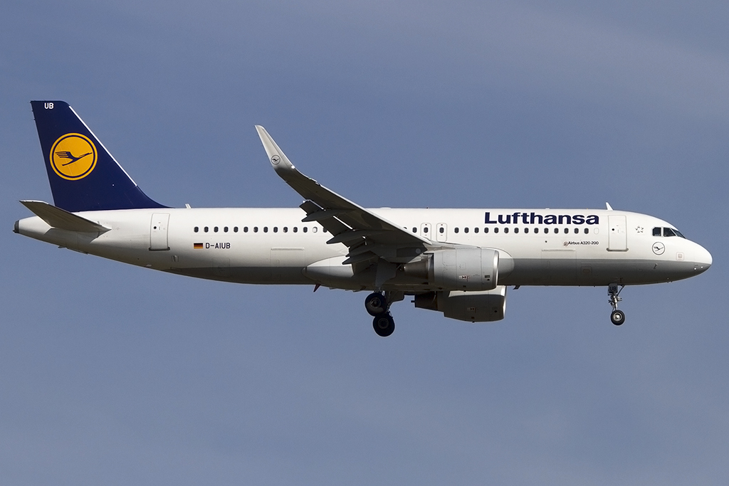 Lufthansa, D-AIUB, Airbus, A320-214, 19.04.2015, FRA, Frankfurt, Germany 



