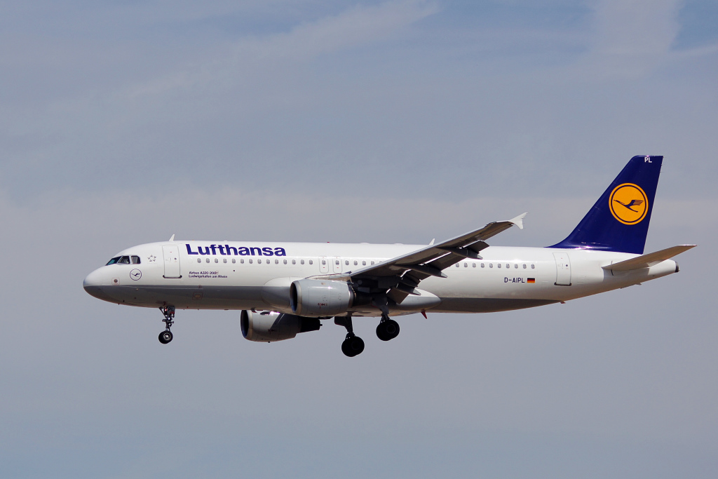 Lufthansa D-AIUG A320-214W EDDF-FRA, 22.07.2015