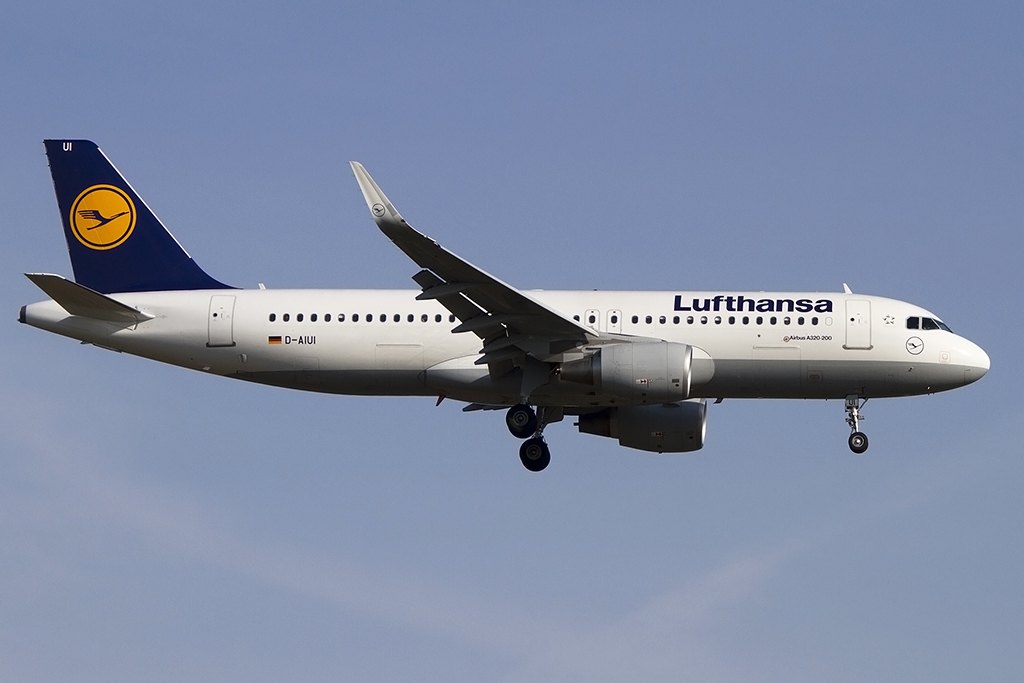 Lufthansa, D-AIUI, Airbus, A320-214, 19.04.2015, FRA, Frankfurt, Germany 




