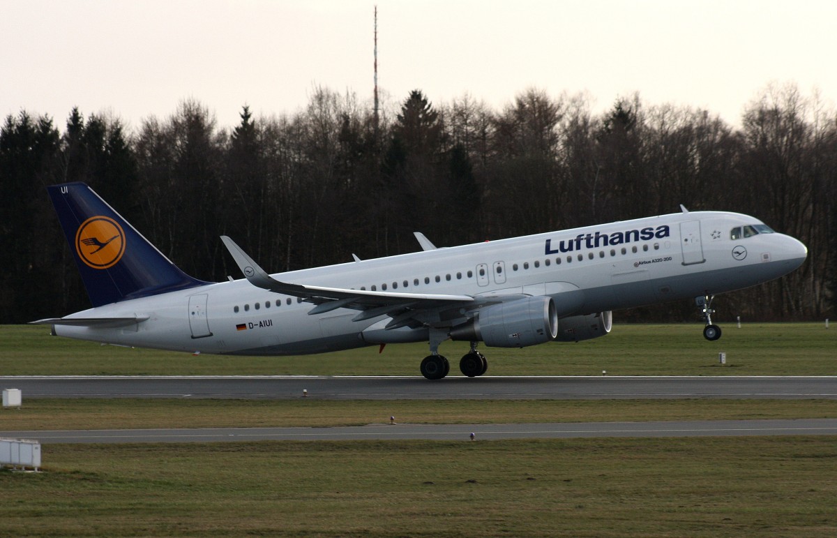 Lufthansa, D-AIUI,(c/n 6265),Airbus A 320-214 (SL), 02.04.2015, HAM-EDDH, Hamburg, Germany 