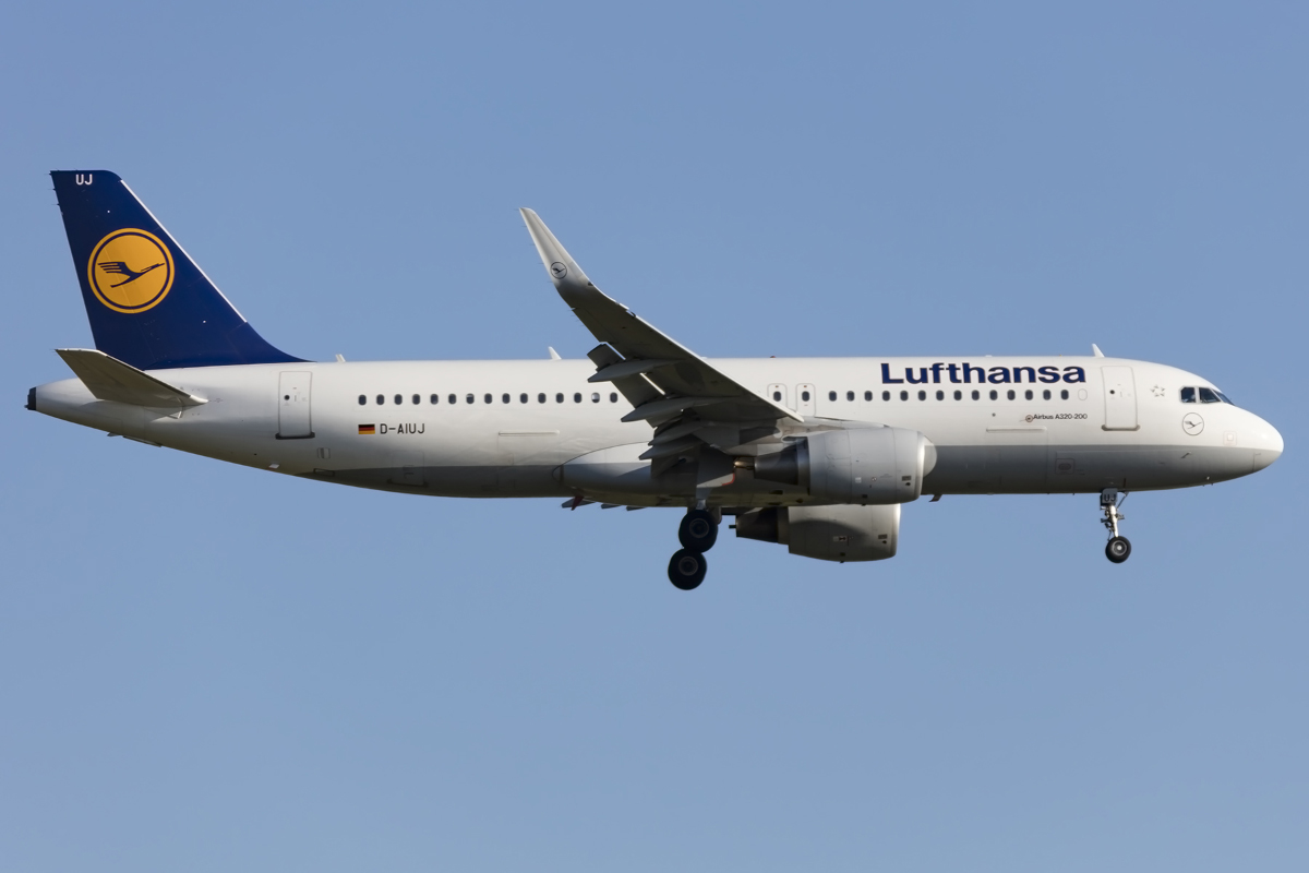 Lufthansa, D-AIUJ, Airbus, A320-214, 05.05.2016, FRA, Frankfurt, Germany 



