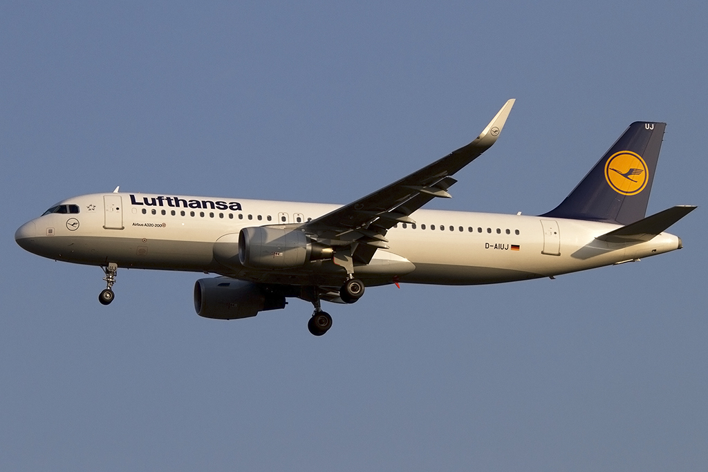 Lufthansa, D-AIUJ, Airbus, A320-214, 08.06.2015, FRA, Frankfurt, Germany


