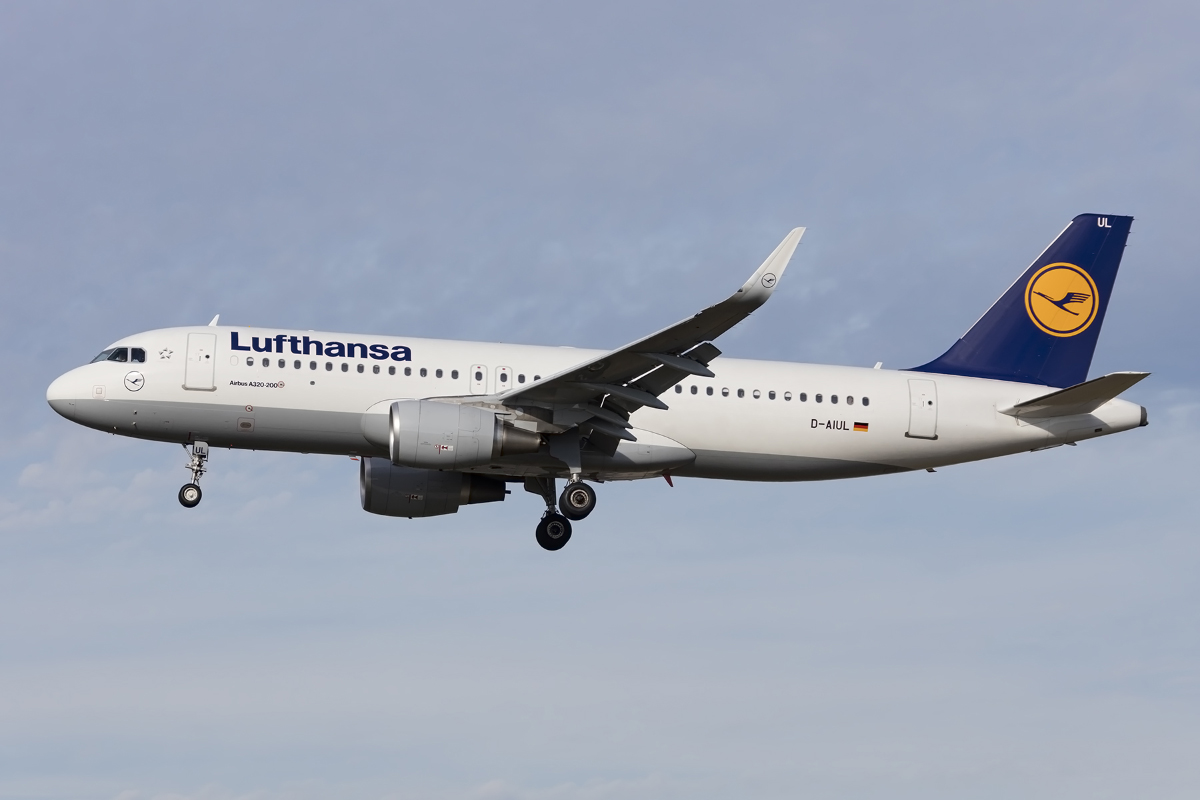 Lufthansa, D-AIUL, Airbus, A320-214, 08.11.2015, FRA, Frankfurt, Germany 



