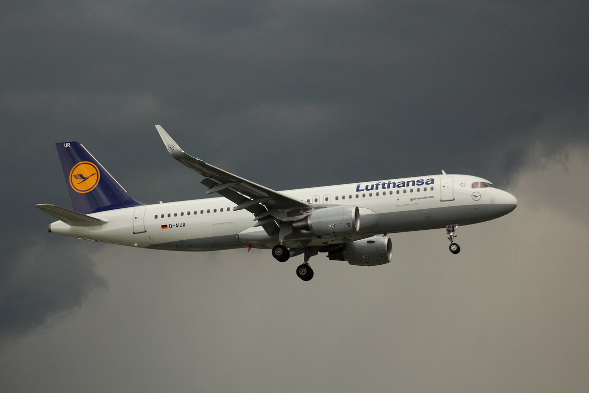Lufthansa, D-AIUR,MSN 6985,Airbus A 320-214(SL), 03.07.2017,HAM-EDDH, Hamburg, Germany 