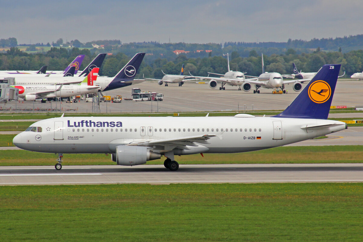 Lufthansa, D-AIZB, Airbus A320-214,  Norderstedt , 11.September 2022, MUC München, Germany.