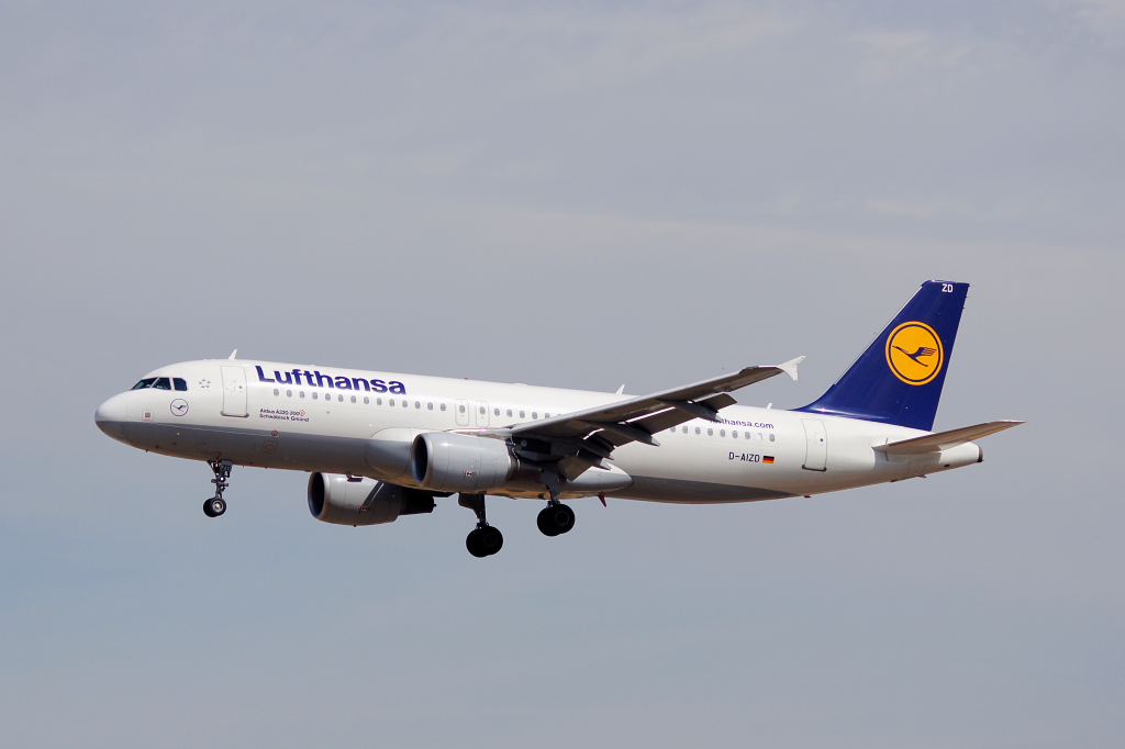 Lufthansa D-AIZI Airbus A320-214 EDDF-FRA, 22.07.2015