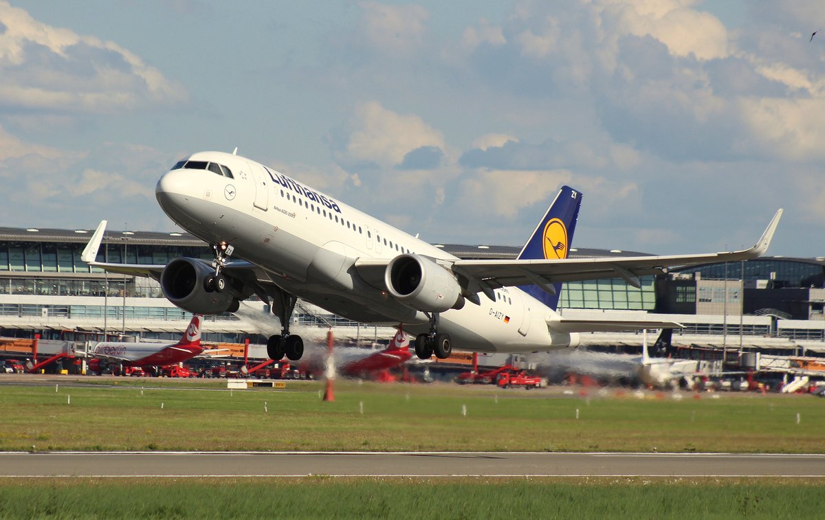 Lufthansa, D-AIZY, (c/n 5769),Airbus A 320-214 (SL), 06.08.2016, HAM-EDDH, Hamburg, Germany 