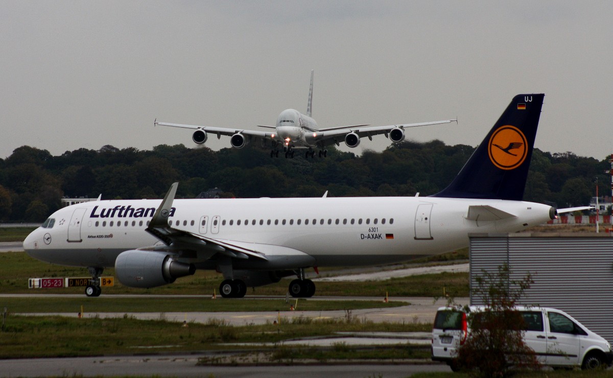Lufthansa, D-AXAK, Reg.D-AIUJ, (c/n 6301), Airbus A 320-214 (SL), 09.10.2014, XFW-EDHI, Hamburg-Finkenwerder, Germany (landet :Qatar, F-WWAJ, Reg.A7-APB, Airbus A 380-861) 