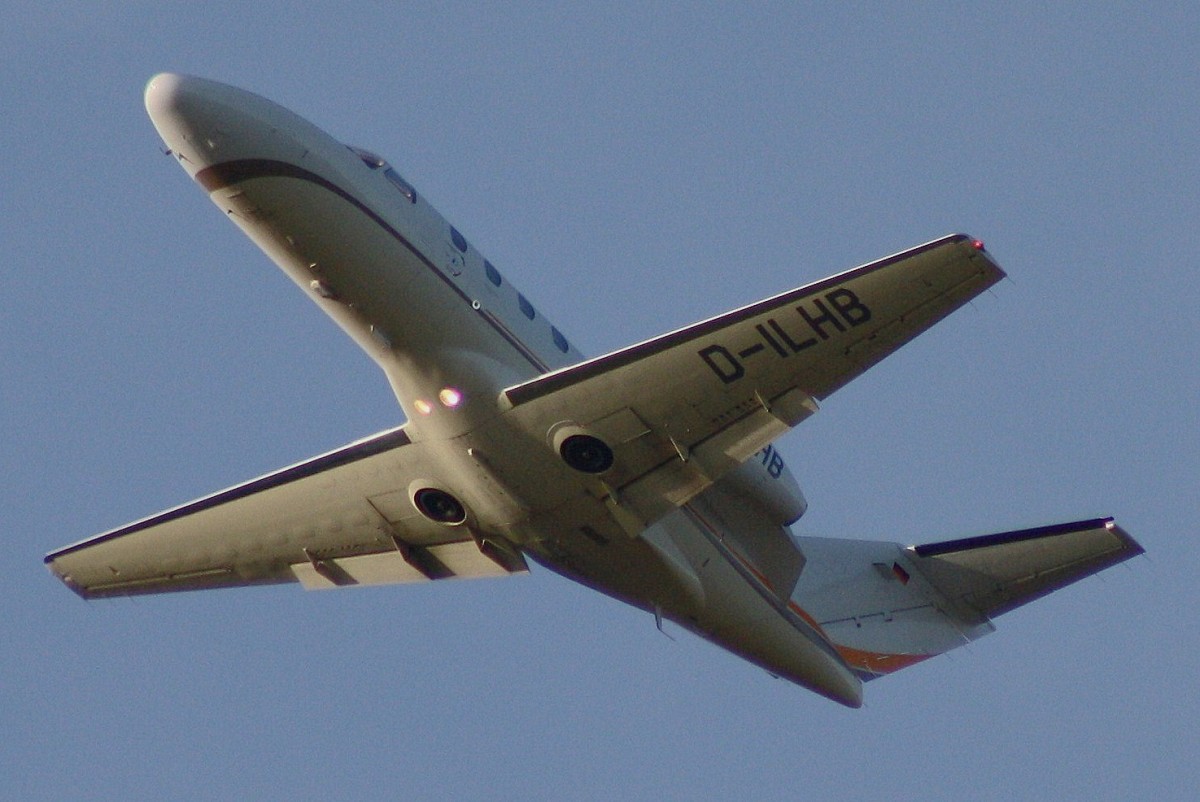 Lufthansa Flight Training,D-ILHB,Cessna 525 Citation Jet CJ1,31.12.2013,HAM-EDDH,Hamburg,Germany