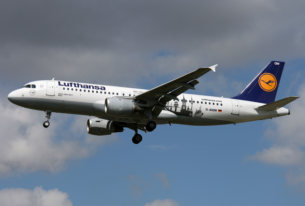 Lufthansa Hamburg A-320 D-AIQW im Anflug auf 27L in LHR / EGLL / London Heathrow am 24.08.2011