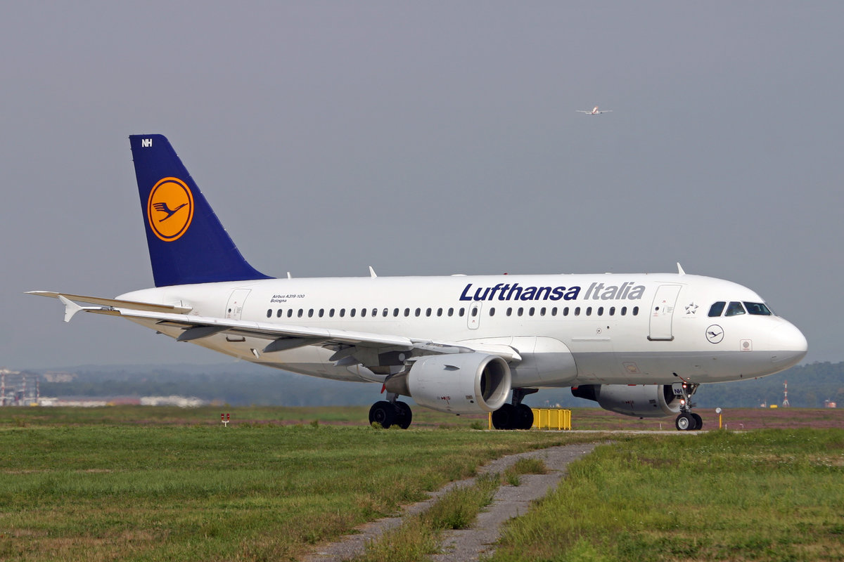 Lufthansa Italia, D-AKNH, Airbus A319-112, msn: 794,  Bologna , 12.September 2010, MXP Milano Malpensa, Italy.