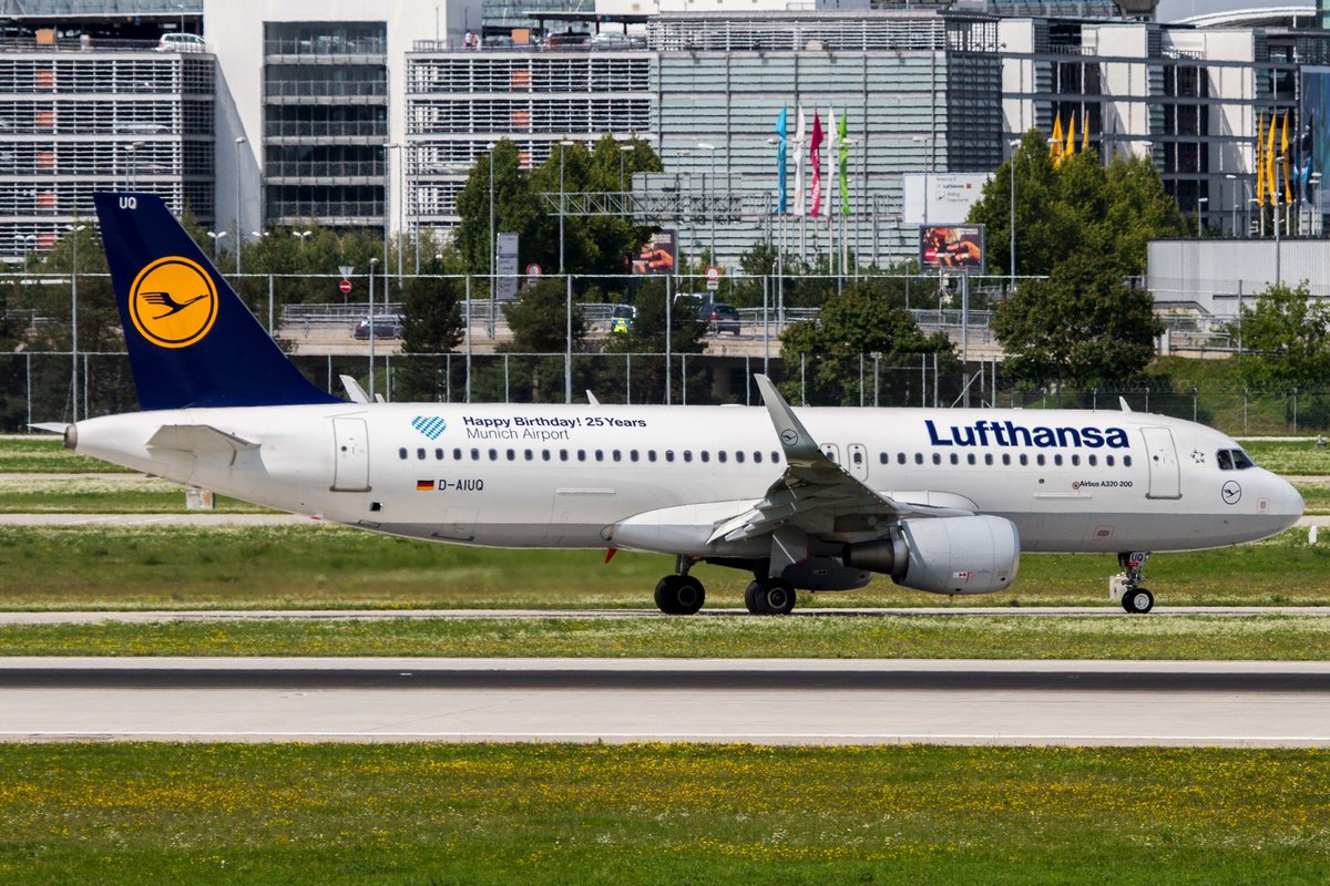 Lufthansa (LH-DLH), D-AIUQ, Airbus, A 320-214 sl (Happy Birthday! 25 Years Munich Airport-Sticker), 22.08.2017, MUC-EDDM, München, Germany 