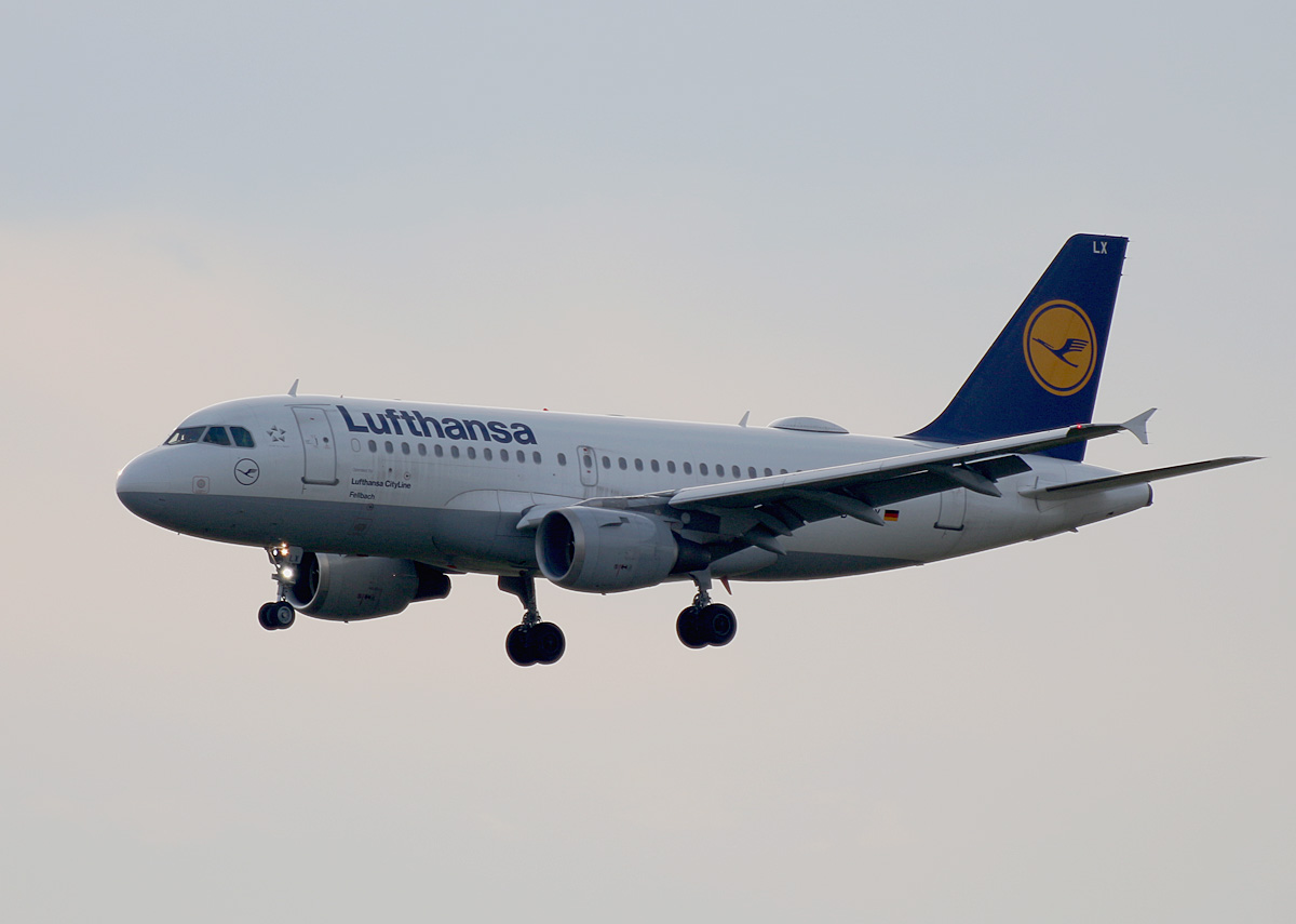 Lufthansa Regional-CityLine, Airbus A 319-114, D-AILX  Fellnbach , BER, 06.12.2020
