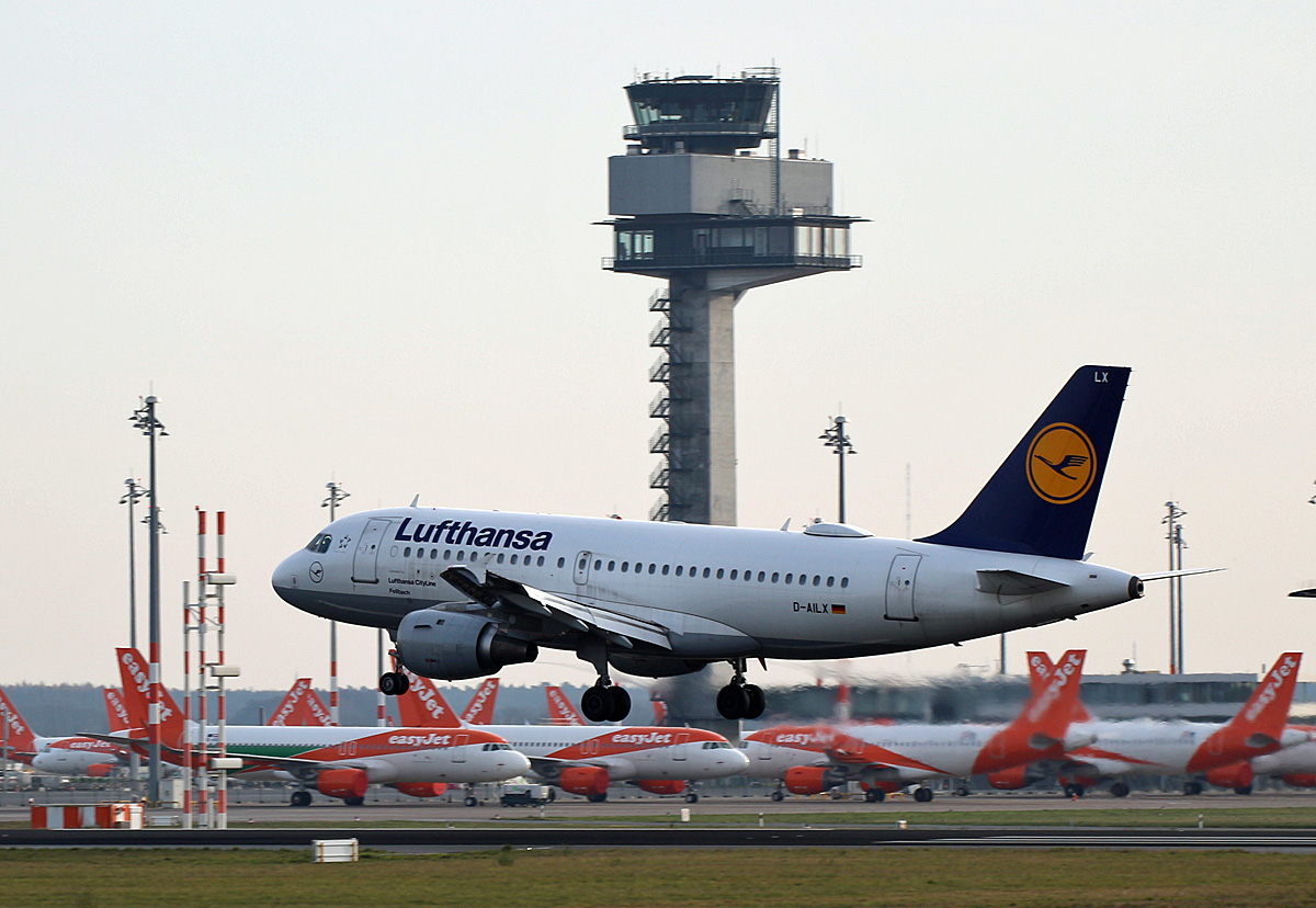 Lufthansa Regional-CityLine, Airbus A 319-114, D-AILX  Fellbach , BER, 06.12.2020