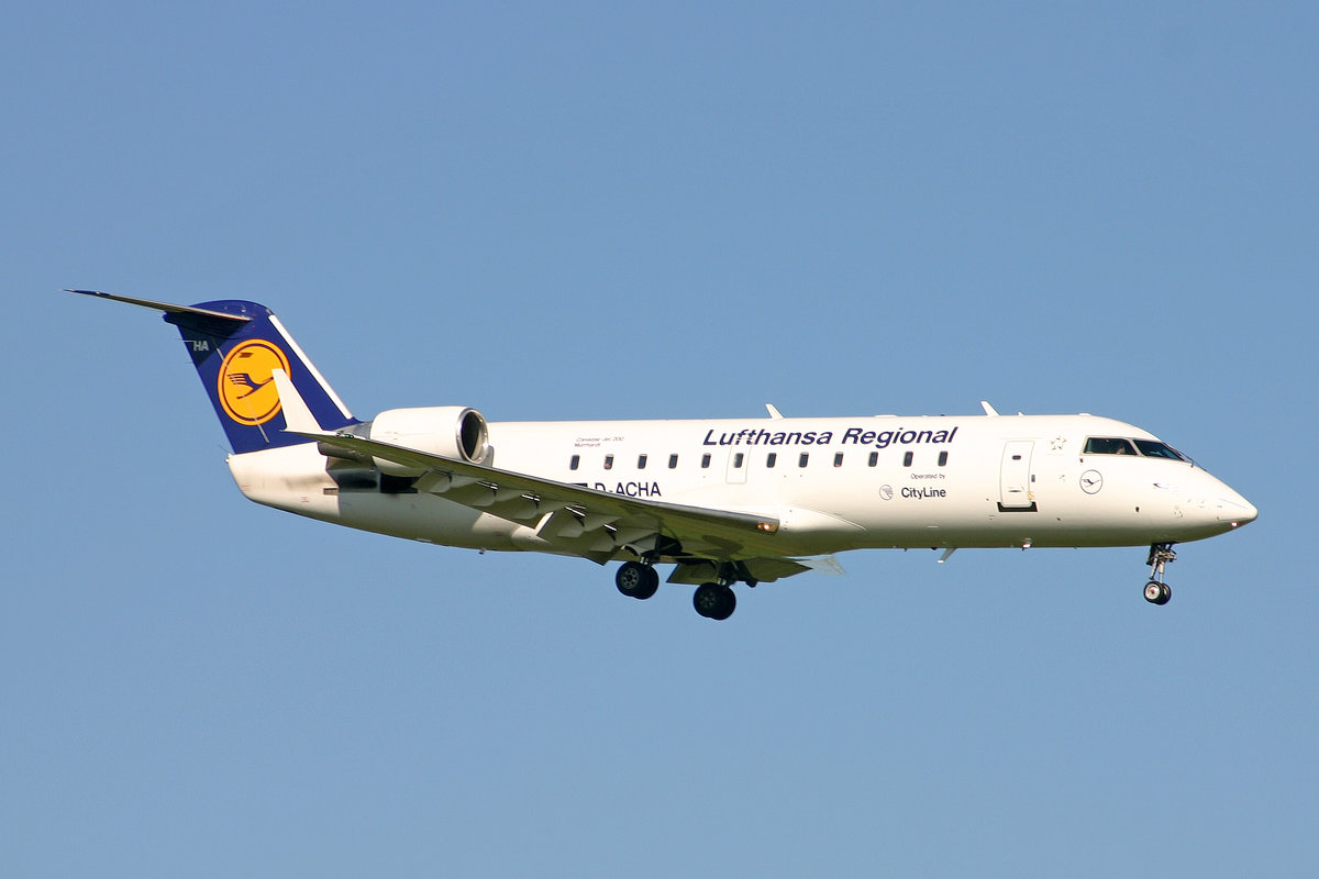Lufthansa Regional CityLine, D-ACHA, Bombardier CRJ-200LR, msn: 7378,  Murrhardt , 09.Oktober 2005, ZRH Zürich, Switzerland.