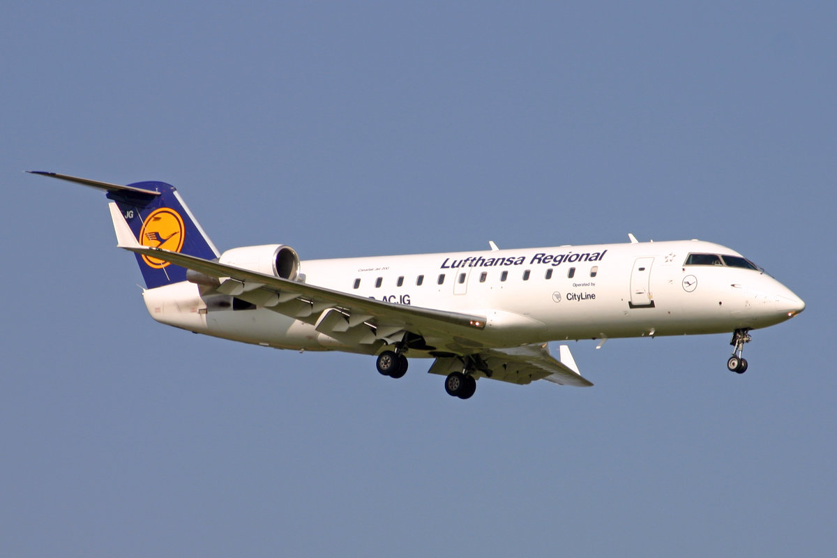 Lufthansa Regional CityLine, D-ACJG, Bombardier CRJ-200LR, msn: 7220,  Obersdorf , 11.Oktober 2005, ZRH Zürich, Switzerland.