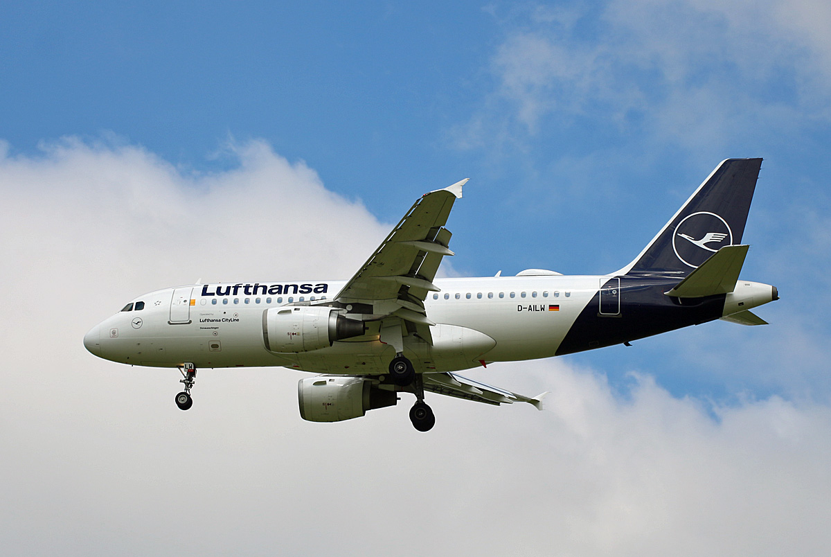 Lufthansa Regional-CiyLine, Airbus A 319-114, D-AILW  Donaueschingen , BER, 29.05.2021