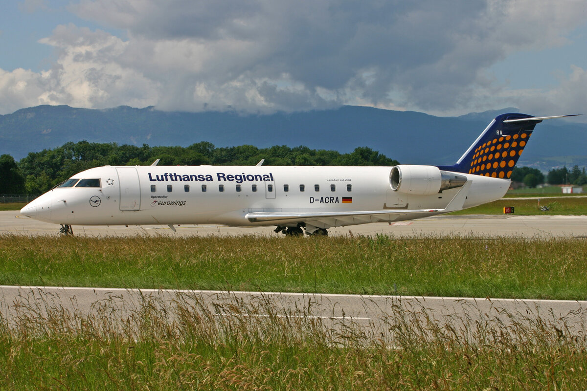 Lufthansa Regional (Eurowings), D-ACRA, Bombardier CRJ200ER, msn: 7567, 11.Juni 2008, GVA Genève, Switzerland.