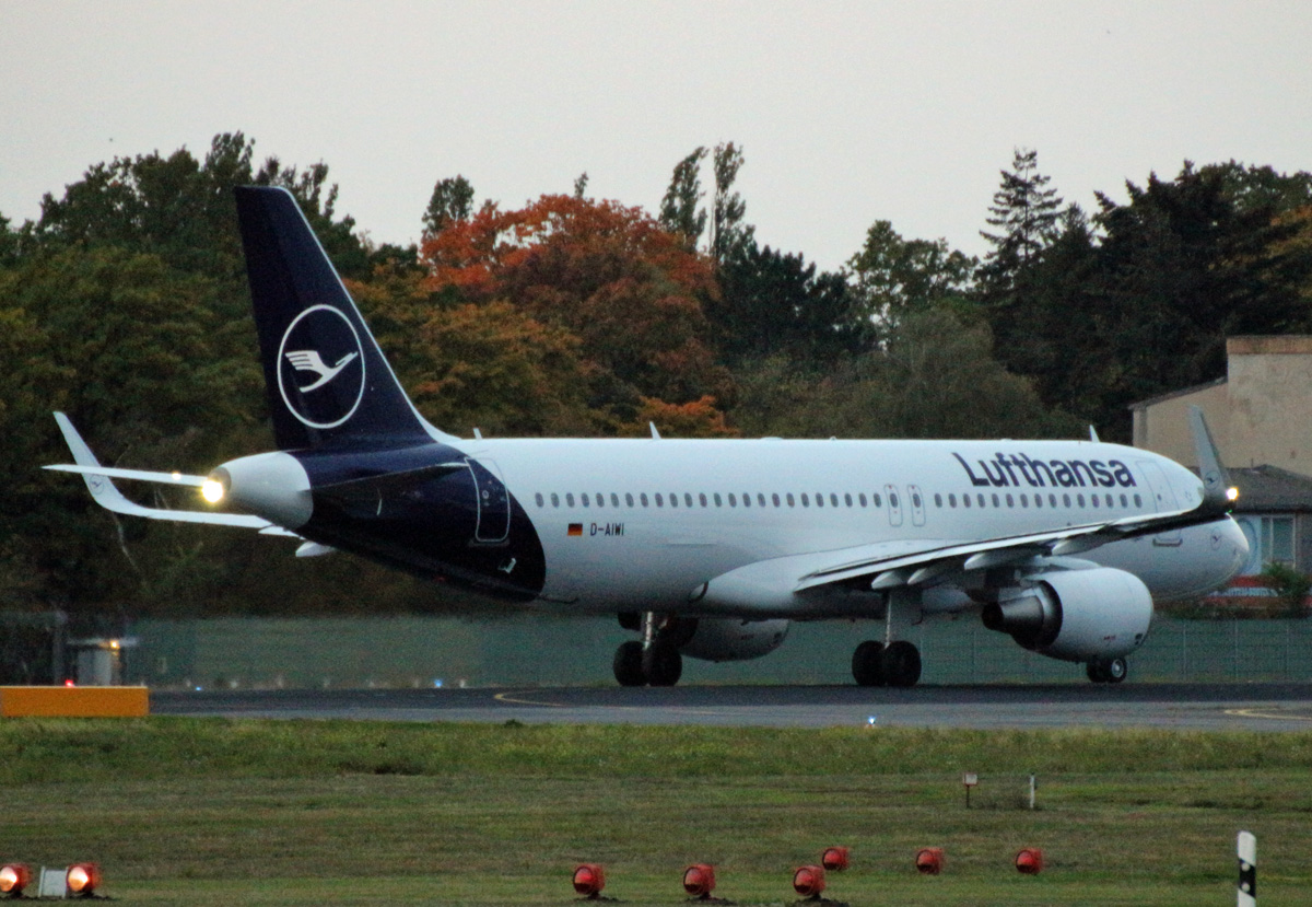 Lufthansa,Airbus A 320-214, D-AIWI, TXL, 12.10.2019