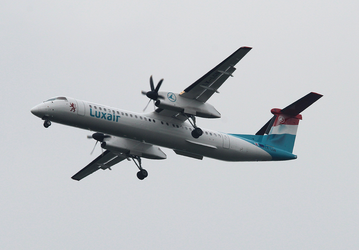 Luxair DHC-8-402Q LX-LGN bei der Landung in Frankfurt am 09.06.2013