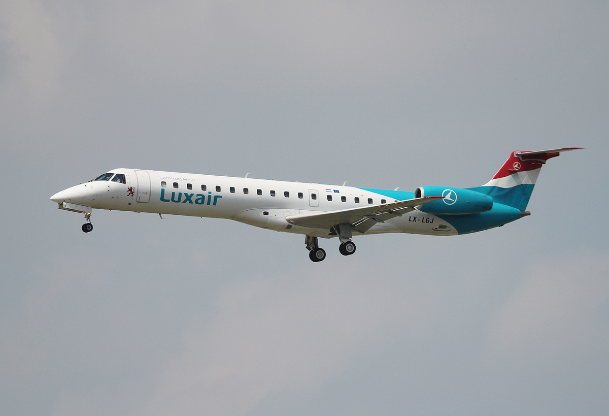 Luxair ERJ-145LU LX-LGJ bei der Landung in Frankfurt am 11.06.2013