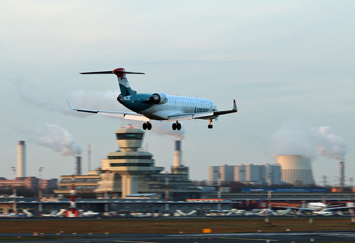 Luxair(Adria Airways),CRJ701ER, S5-AAZ, TXL, 06.01.2018
