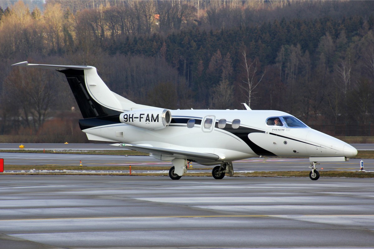 Luxwing, 9H-FAM, Embraer EMB-500 Phenom 100, 23.Januar 2016, ZRH Zürich, Switzerland. WEF Visitor.