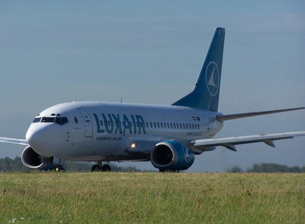 LX-LGO, Boeing 737-500  Chateau de Clervaux  von Luxair in Luxembourg (Aufnahmedatum nicht bekannt)