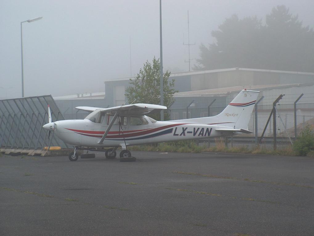 LX-VAN, eine private Reims-Cessna FR172 Rocket in Luxembourg