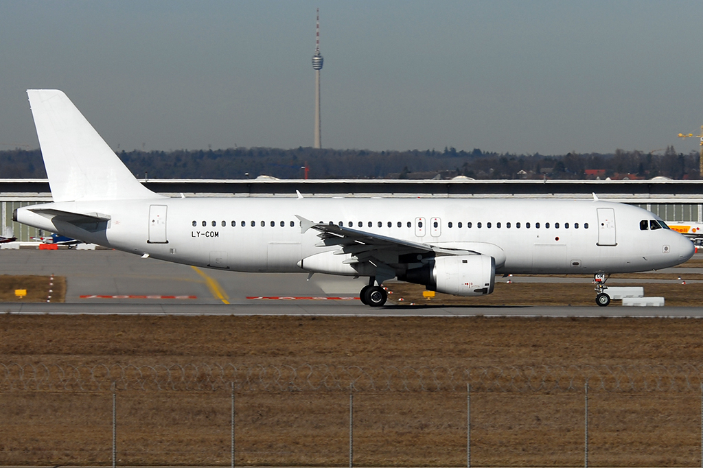 LY-COM Airbus A320-212 17.02.2019