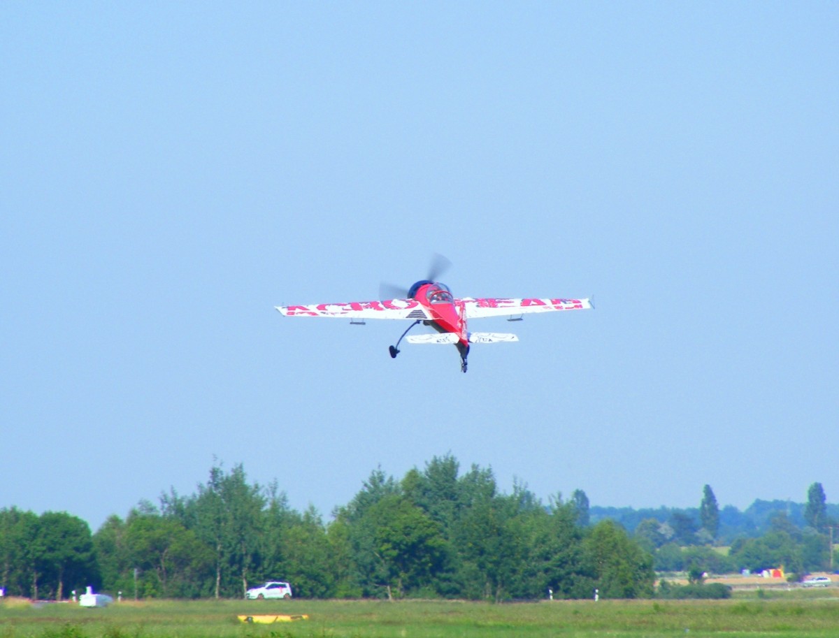 LY-HIT, Yak 55 ist gestartet in Gera (EDAJ), bei den Deutschen Meisterschaften im Motorkunstflug 2015