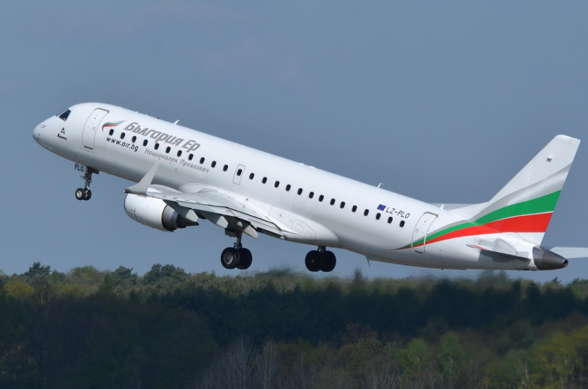 LZ-PLO Bulgaria Air Embraer ERJ-190STD (ERJ-190-100)   am 29.04.2015 in Tegel gestartet