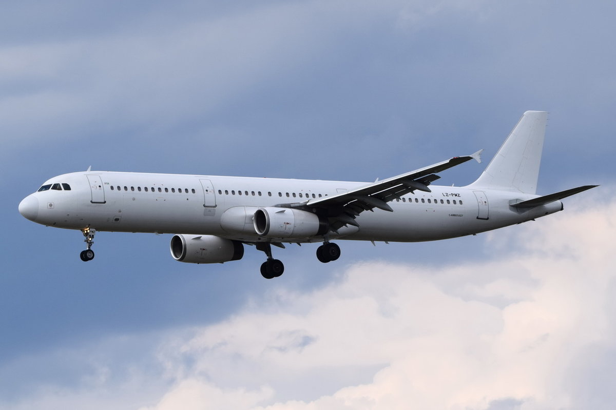 LZ-PMZ Air Via Airbus A321-231  beim Anflug auf Frankfurt am 06.08.2016
