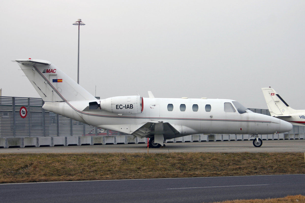 MAC Aviation SL, EC-IAB, Cessna 525 Citation Jet, msn: 525-0037, 25.Januar 2006, ZRH Zürich, Switzerland.