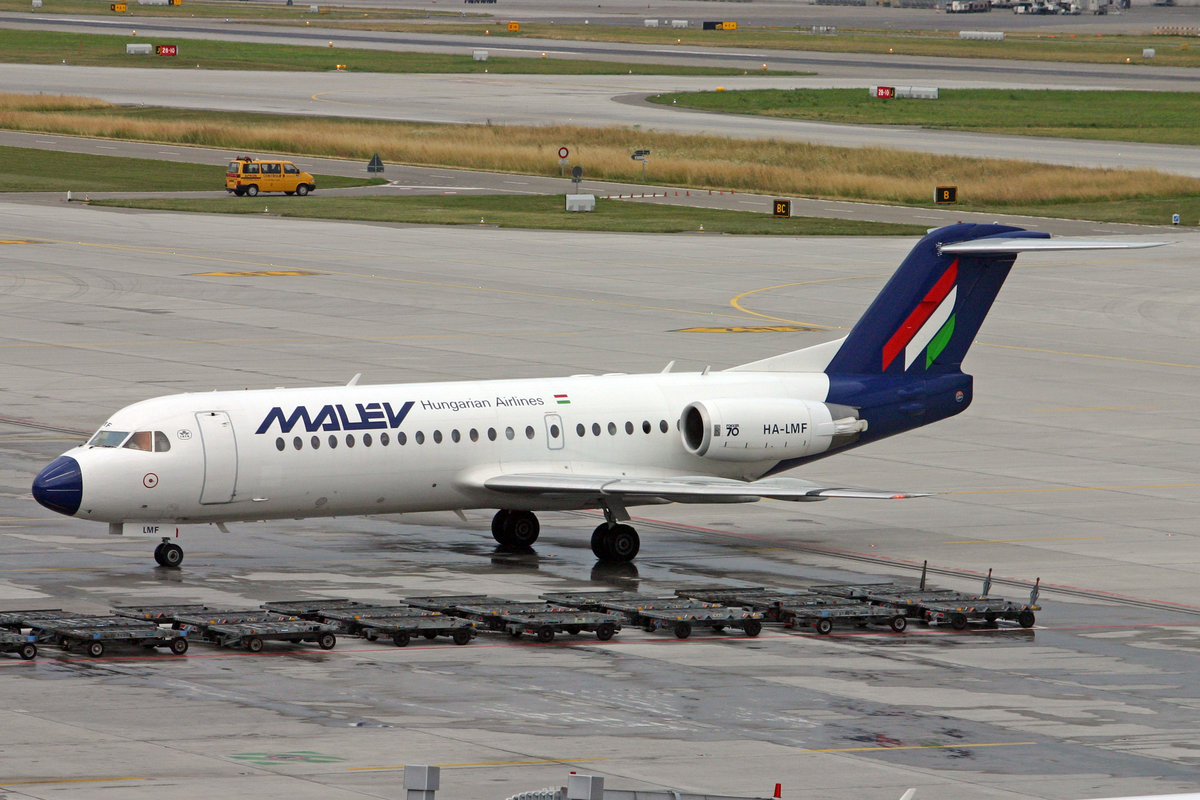 Malev, HA-LMF, Fokker 70, msn: 11571, 07.Juli 2006, ZRH Zürich, Switzerland.