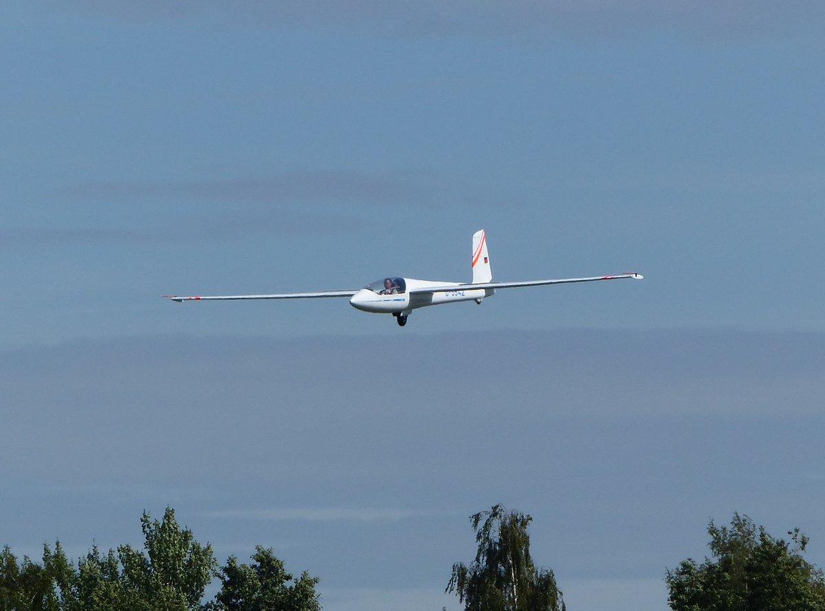 Marganski Swift S-1, D-5542 im Endanflug auf Gera (EDAJ) am 20.8.2016