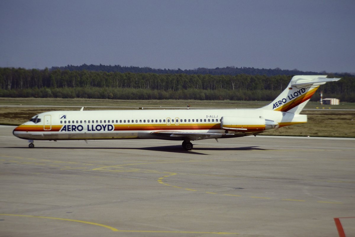 McDonnell Douglas MD-87 - YP AEF Aero Lloyd - D-ALLJ - 01.04.1990 - EDDK