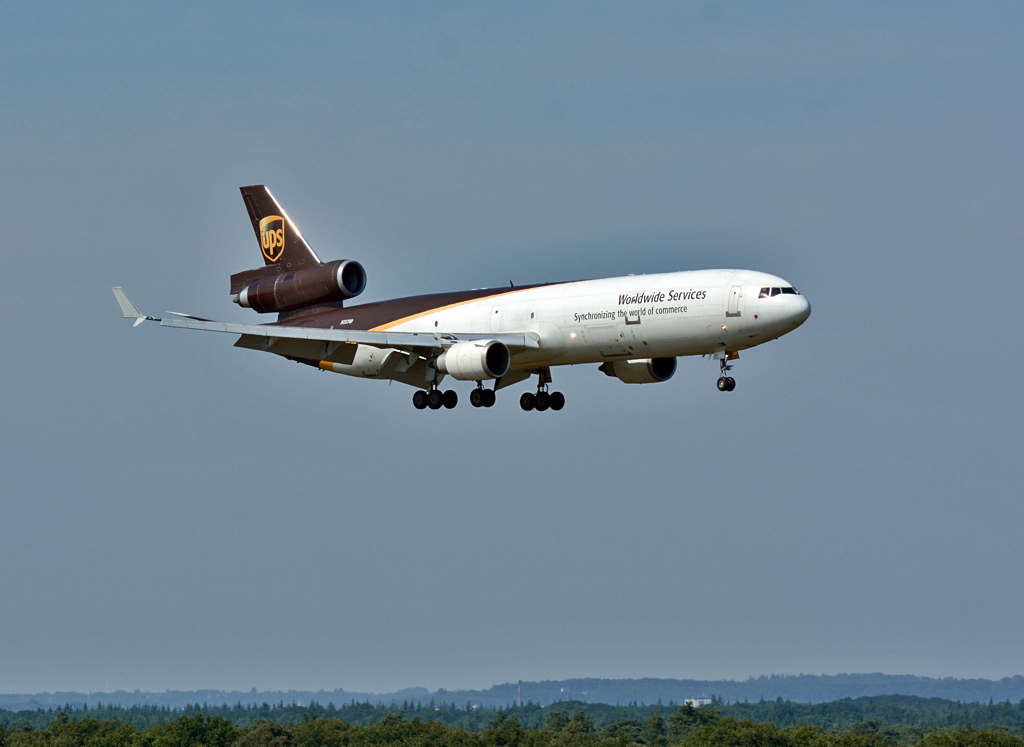 MDD MD-11F der UPS, N257UP, short final CGN - 02.08.2015