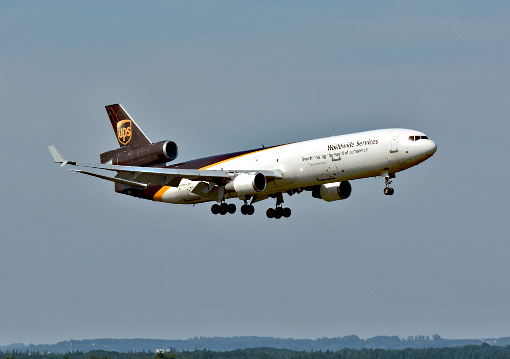 MDD MD-11F UPS, N289UP, im final CGN - 02.08.2015