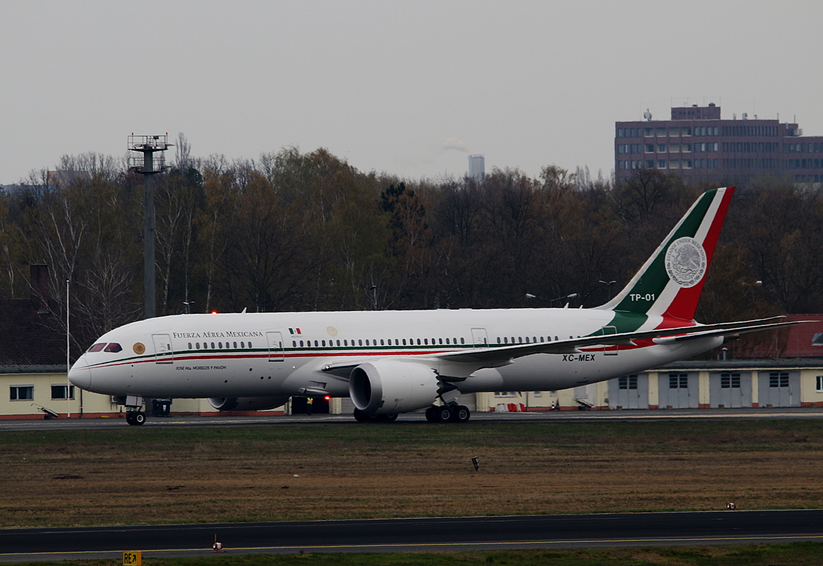 Mexico Air Force, Boeing B 787-8 Dreamliner, XC-MEX, TXL, 10.04.2016
