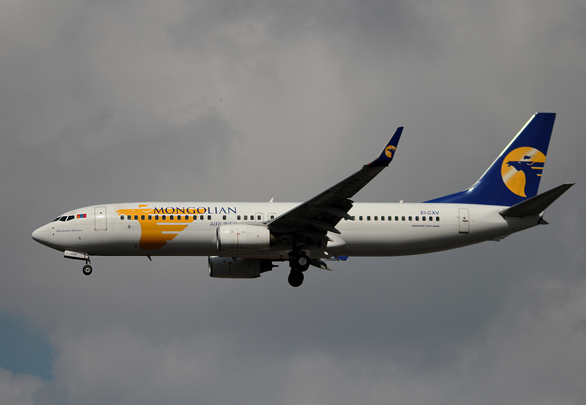 MIAT B 737-8CX EI-CXV bei der Landung in Berlin-Tegel am 12.04.2014