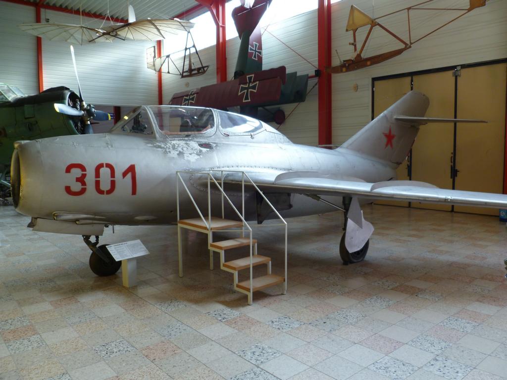 Mikojan-Gurewitsch MiG-15 UTI in der Flugausstellung Junior bei Hermeskeil (27.10.2011)