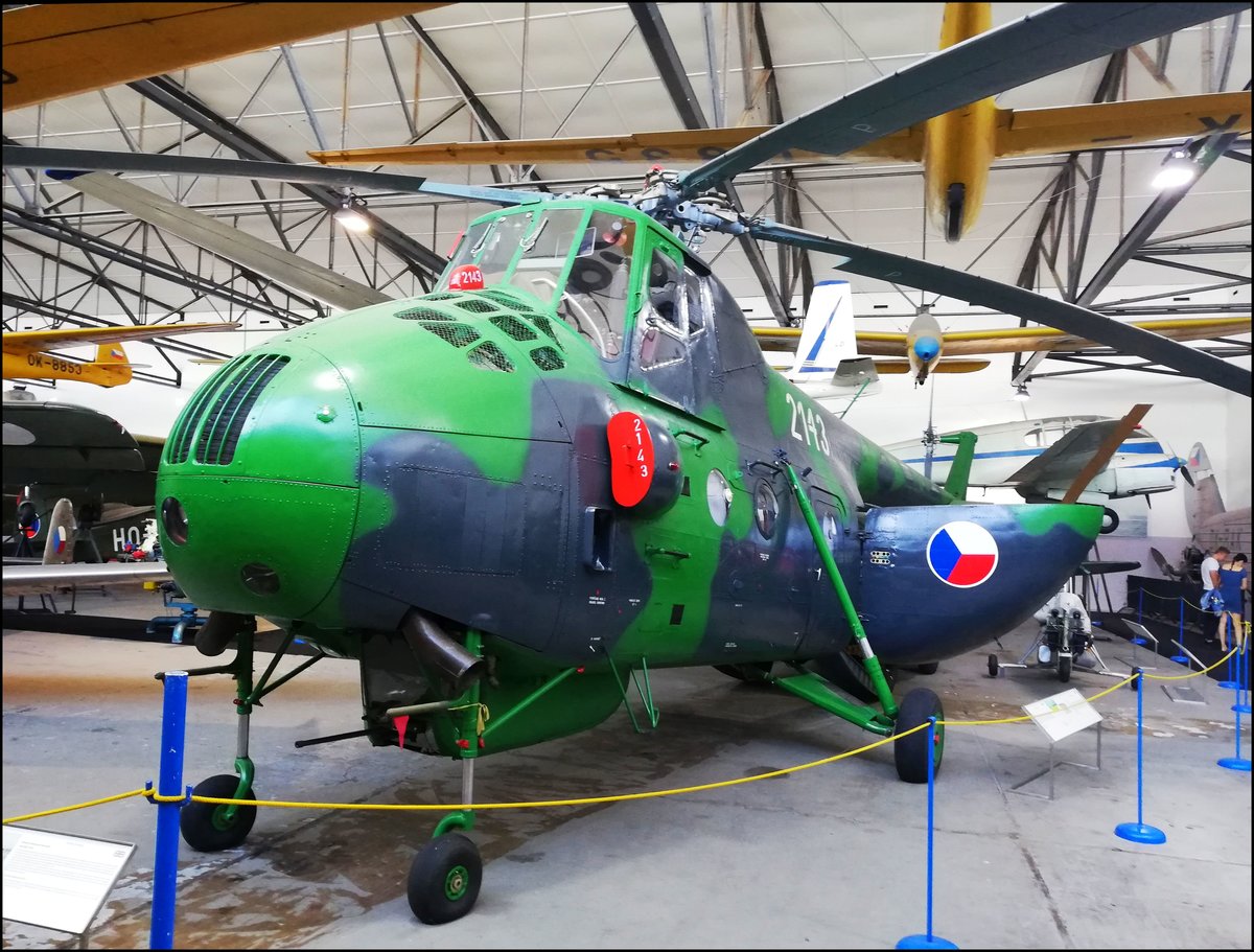 Mil Mi-4 - 2143, Baujahre 1956, Geschwindigkeit 185km/s. Luftfahrtmuseum Praha Kbely am 19.5. 2019