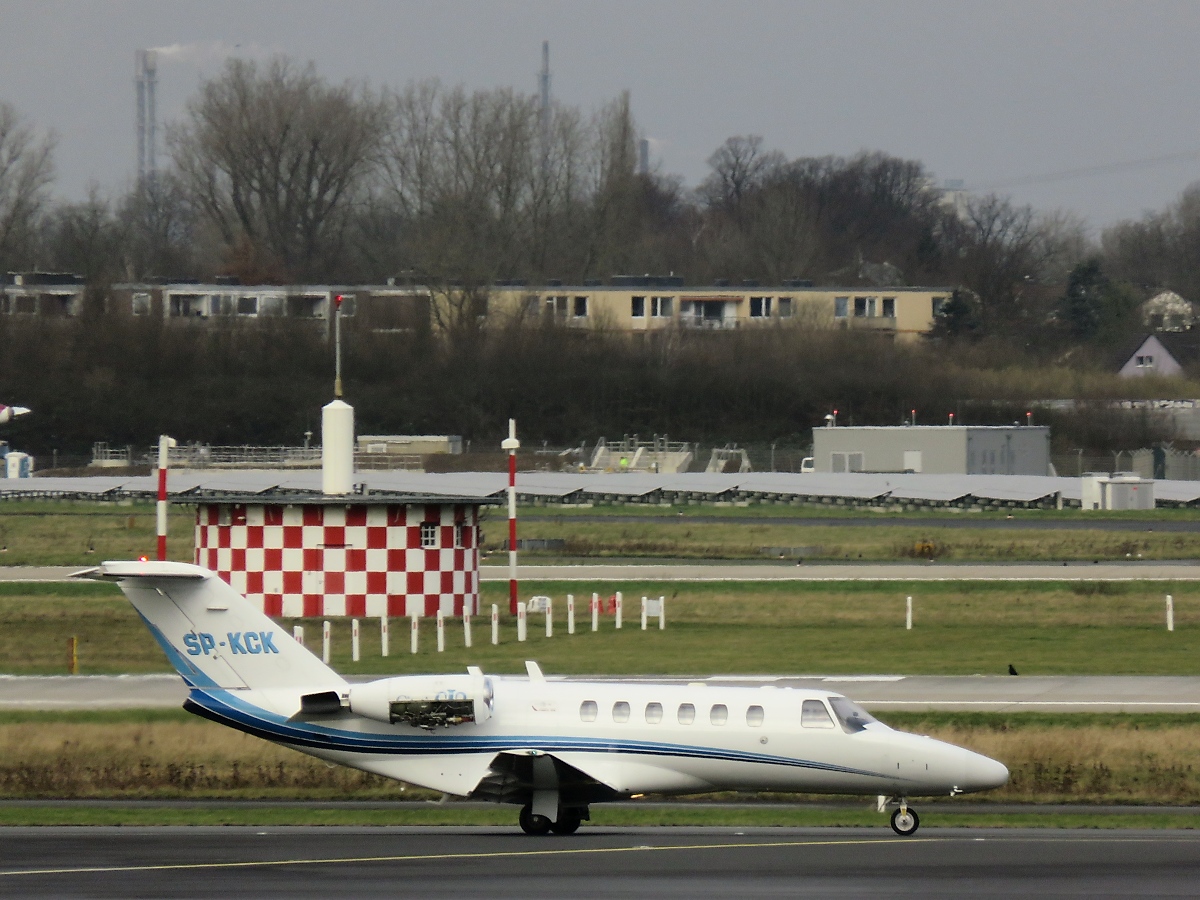 Mit offenem Triebwerk unterwegs: Jet Story SP-KCK - Cessna 525A CitationJet CJ2 - in Düsseldorf, 1.2.2018