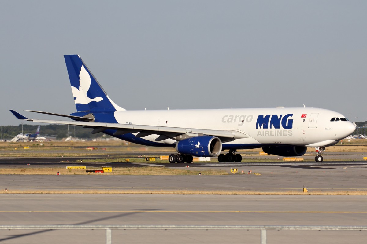 MNG Cargo TC-MCZ rollt zum Start in Frankfurt 17.6.2015