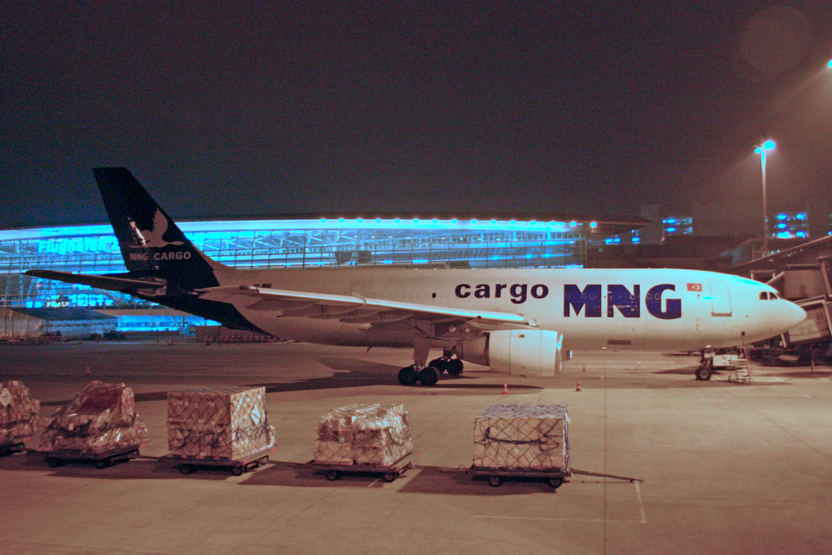 MNG Cargo, TC-MNJ, Airbus A300B4-203F, msn: 123, 11.Dezember 2004, ZRH Zürich, Switzerland