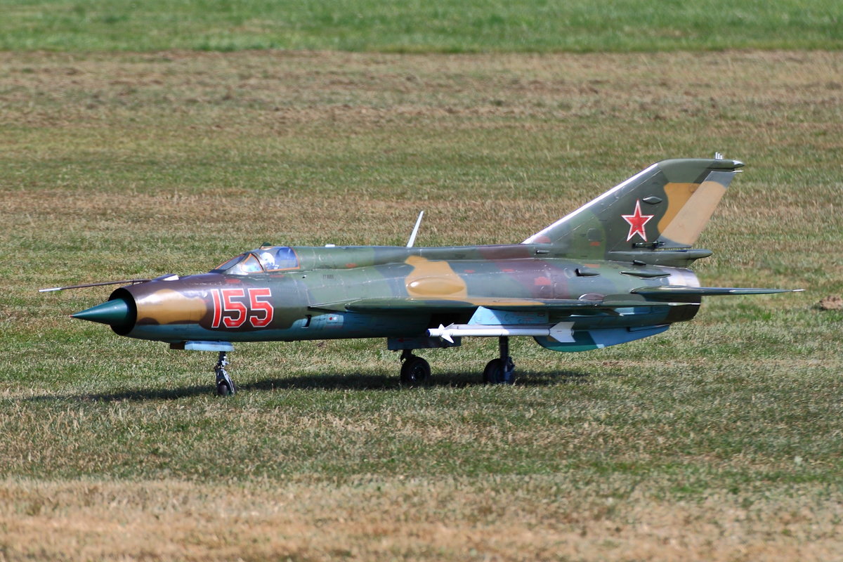 Modellflugzeug MiG-21 'Fishbed' beim Modellflugtag des FSV Ailertchen am 04.08.2018.