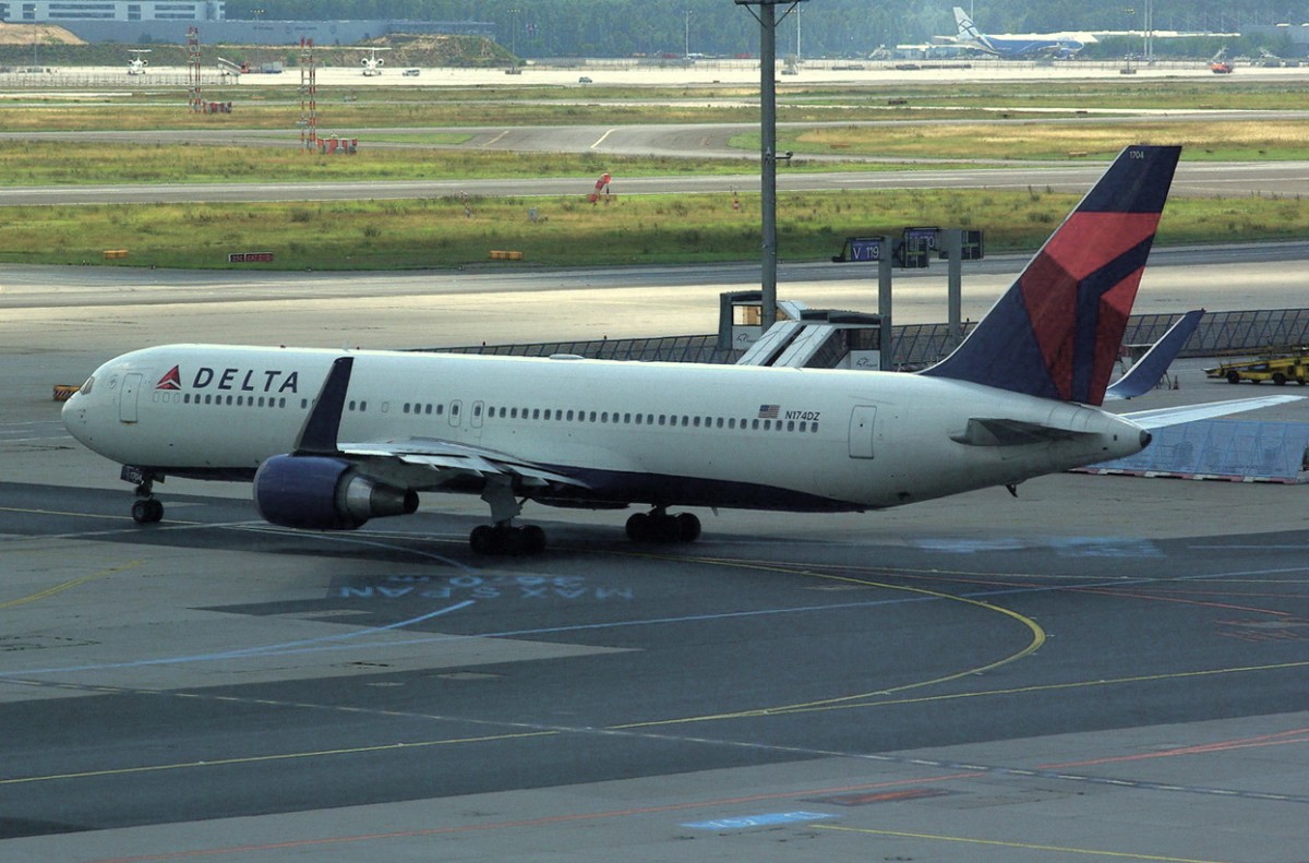 N174DZ Delta Air Lines Boeing 767-332 (ER) (WL)  zumStart in Frankfurt am 15.07.2014
