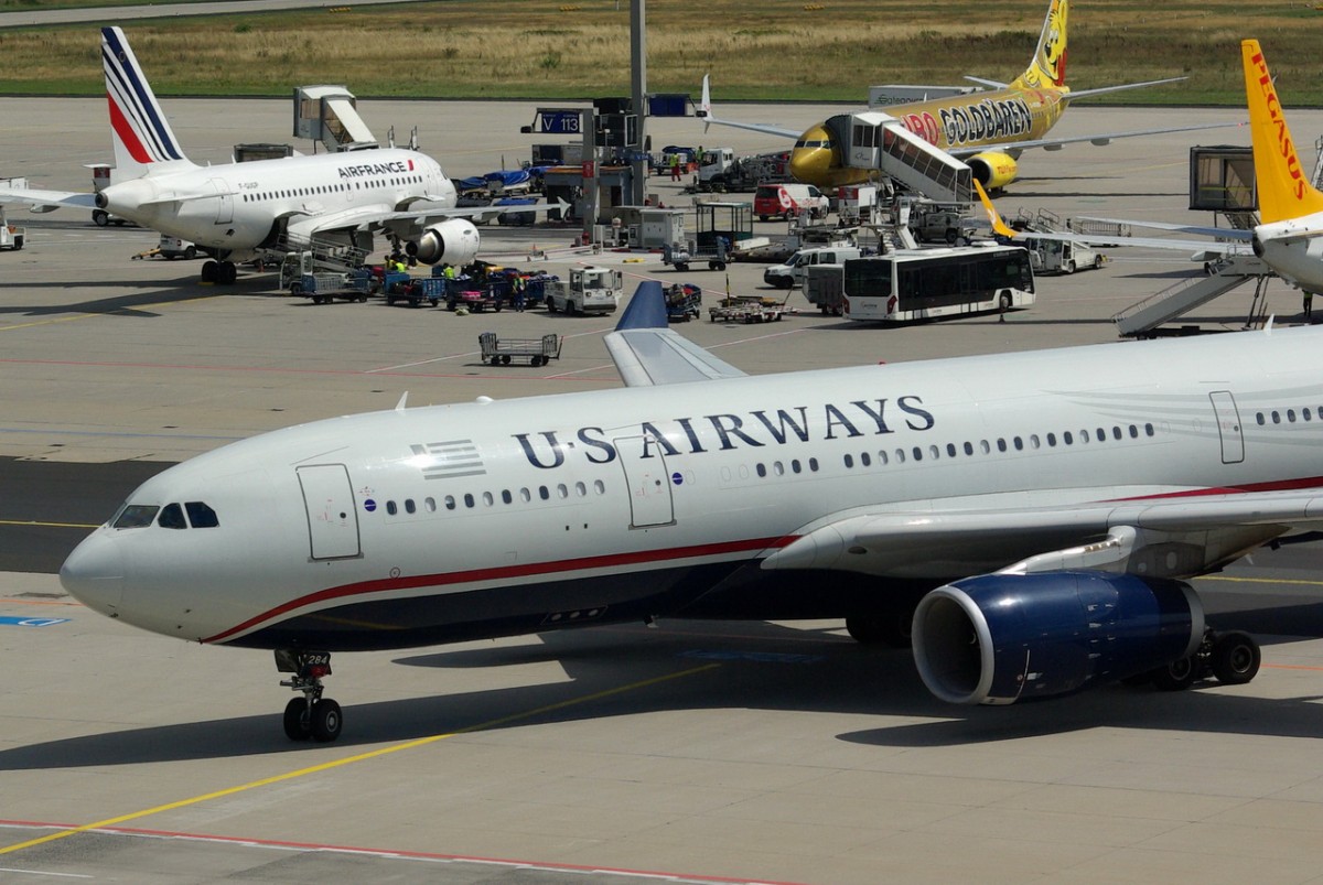 N284AY US Airways Airbus A330-243   zum Terminal am 16.07.2014 in Frankfurt