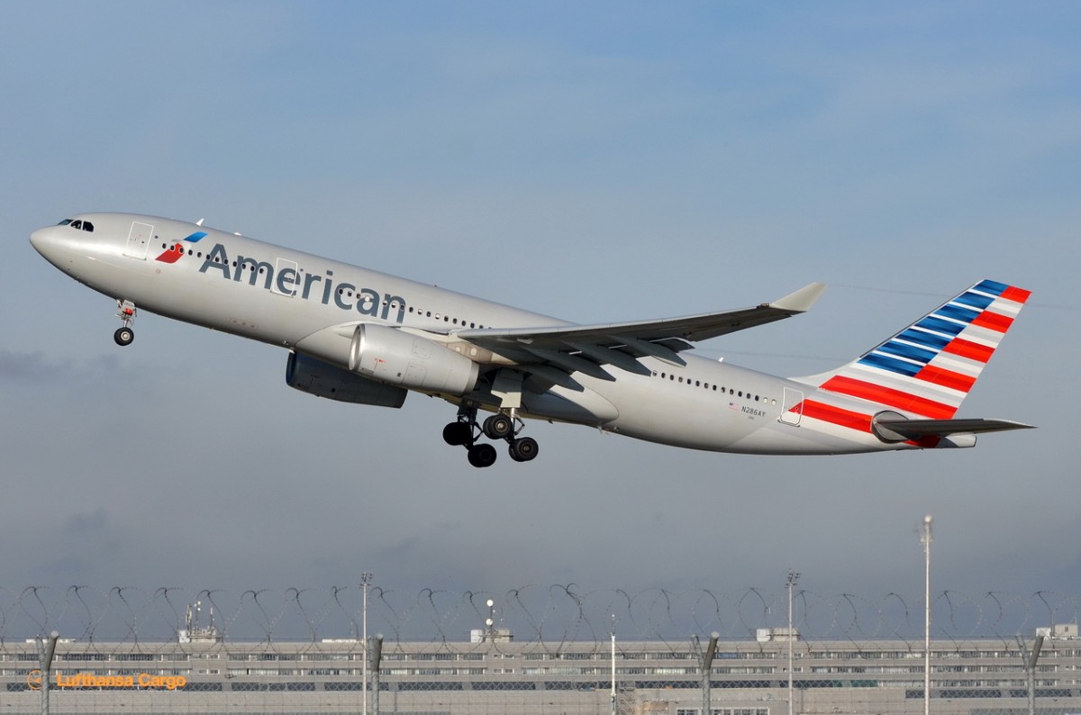 N286AY American Airlines Airbus A330-243   gestartet am 05.12.2015 in München